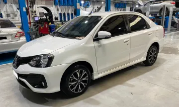 TOYOTA YARIS XLS SEDAN 2021