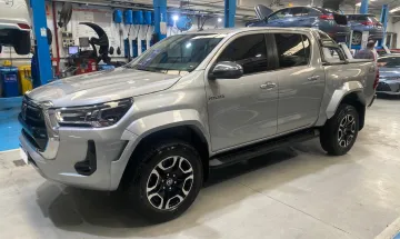TOYOTA HILUX 4X4 SRX 2024